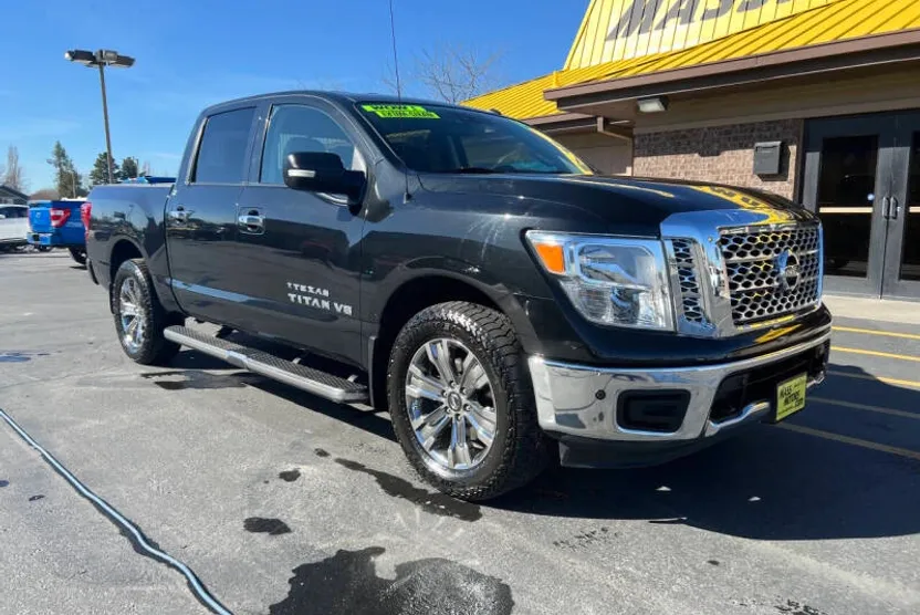 2019 Nissan Titan SV photo 1