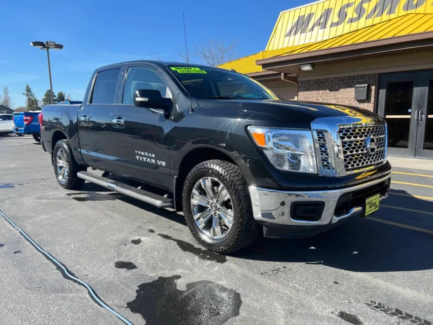 2019 Nissan Titan SV photo 1