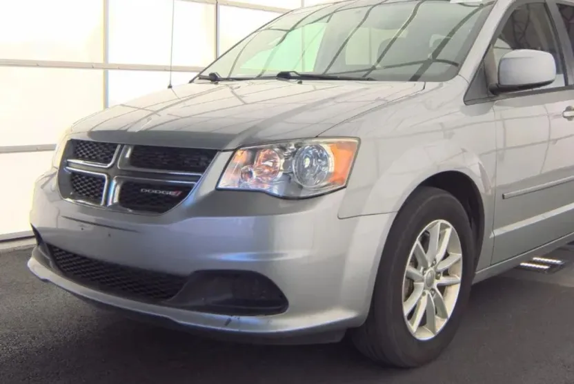 2015 Dodge Grand Caravan SXT photo 1