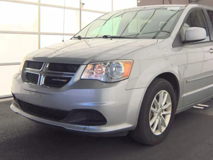 2015 Dodge Grand Caravan SXT photo 1