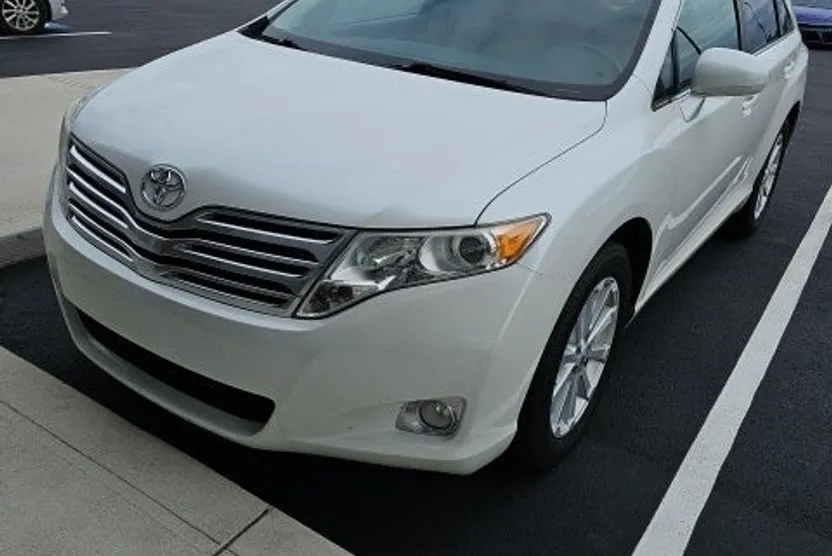 2012 Toyota Venza LE photo 1