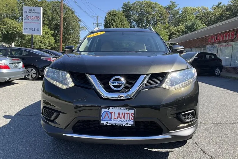 2015 Nissan Rogue SV photo 1