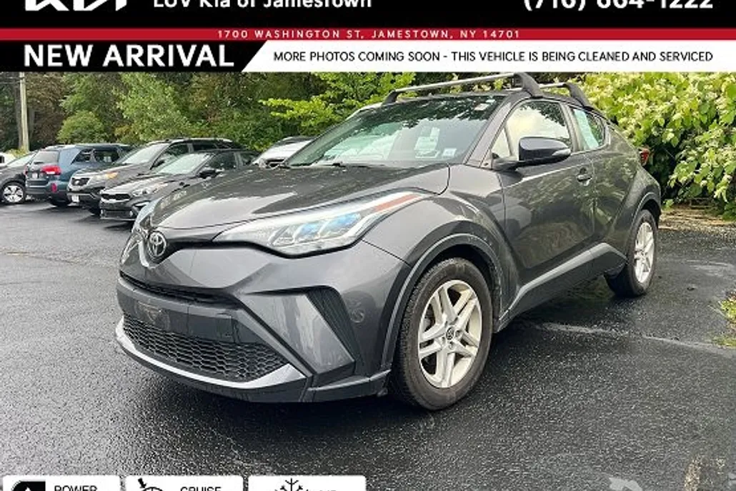 2021 Toyota C-HR LE photo 1