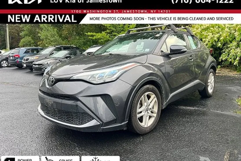 2021 Toyota C-HR LE photo 1