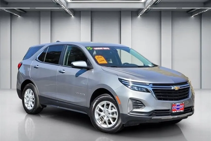2024 Chevrolet Equinox LT photo 1