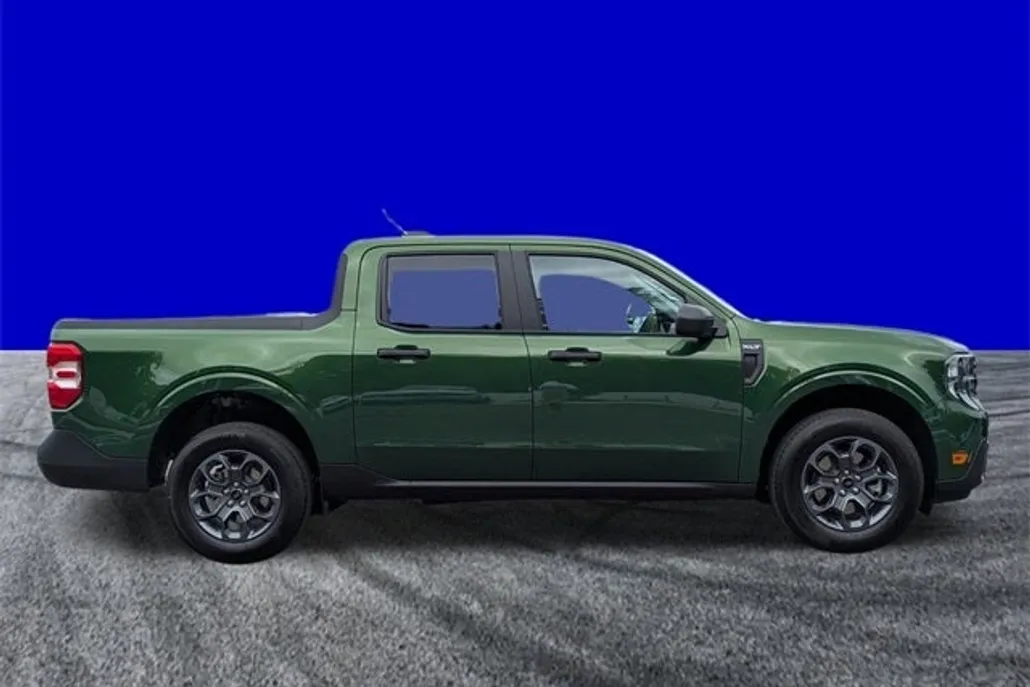 2025 Ford Maverick XLT photo 1