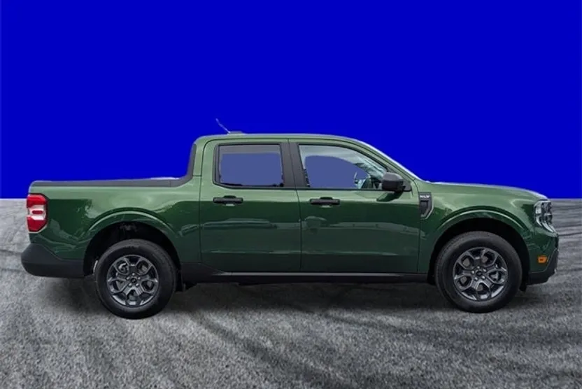 2025 Ford Maverick XLT photo 1