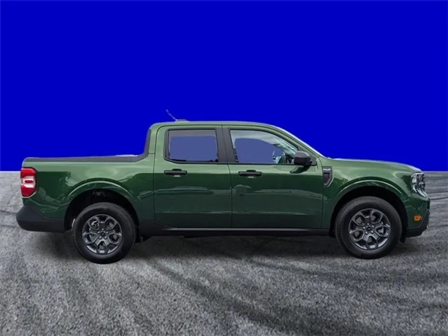 2025 Ford Maverick XLT photo 1
