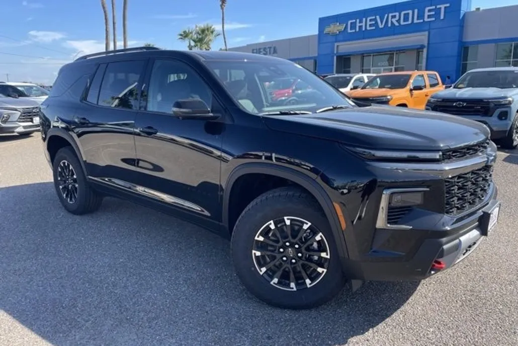 2026 Chevrolet Traverse Z71 photo 1