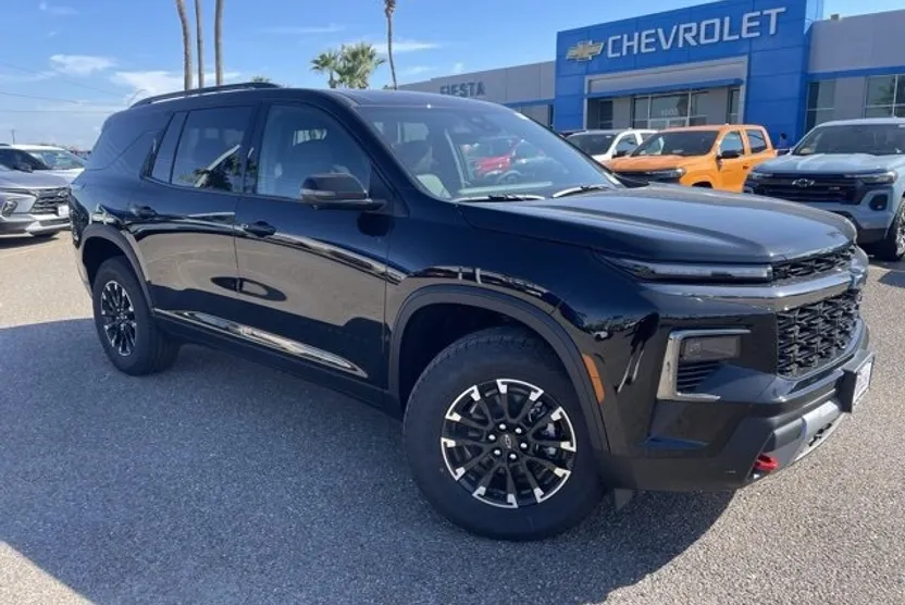 2026 Chevrolet Traverse Z71 photo 1