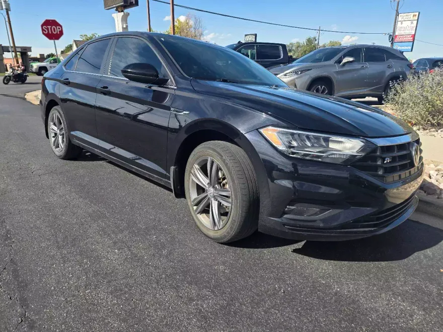 2019 Volkswagen Jetta R-Line photo 1