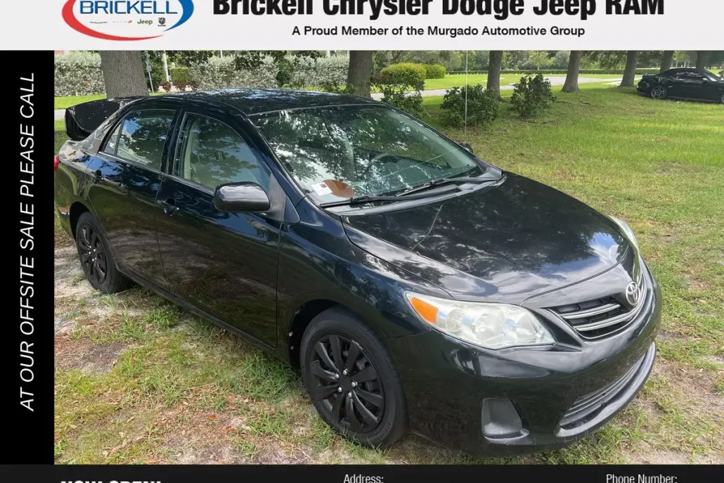 2013 Toyota Corolla LE photo 1