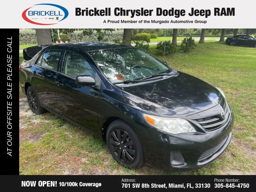 2013 Toyota Corolla LE photo 1