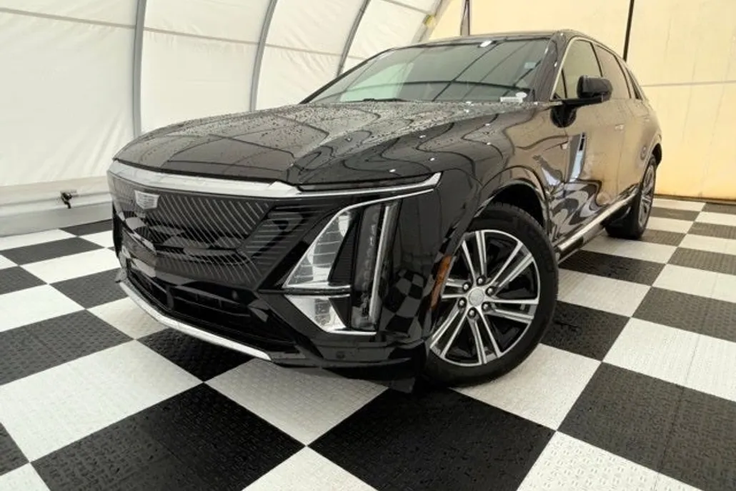 2024 Cadillac Lyriq Luxury photo 1
