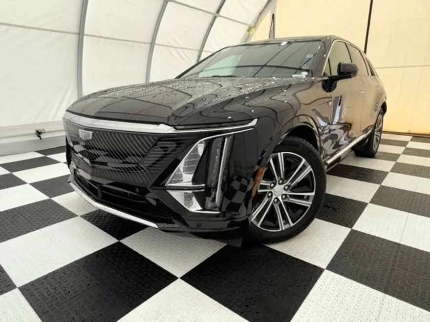 2024 Cadillac Lyriq Luxury photo 1