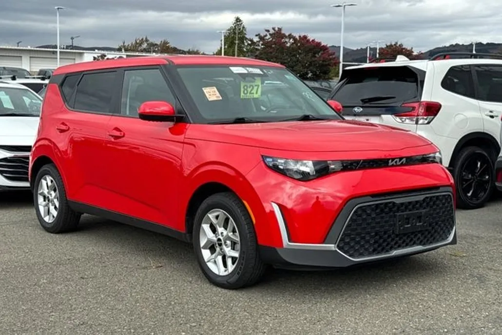 2024 Kia Soul LX S photo 1