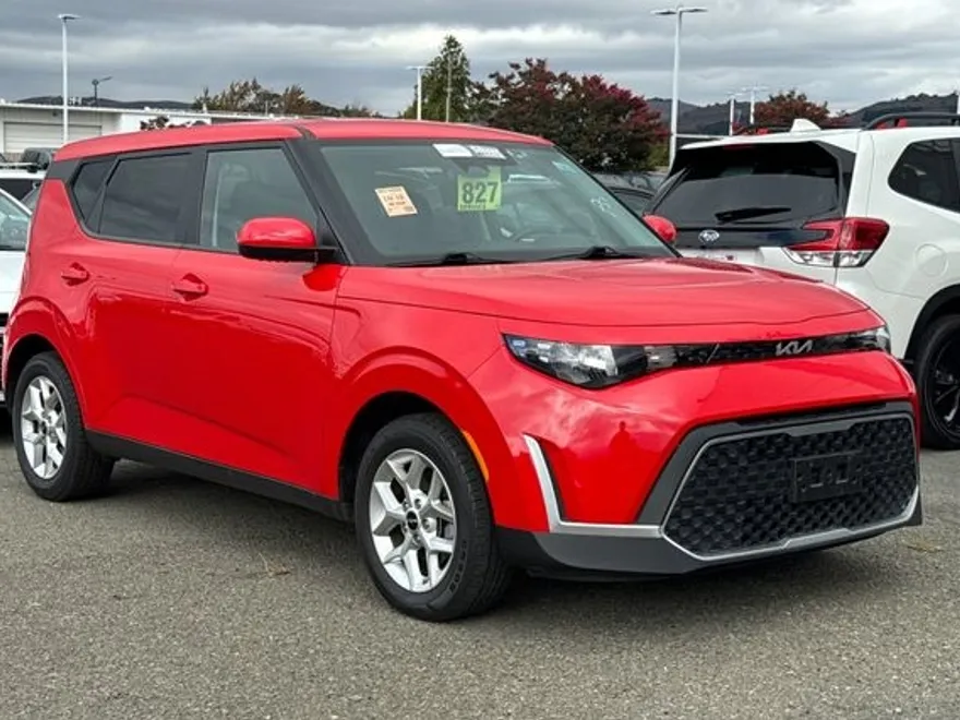 2024 Kia Soul LX S photo 1