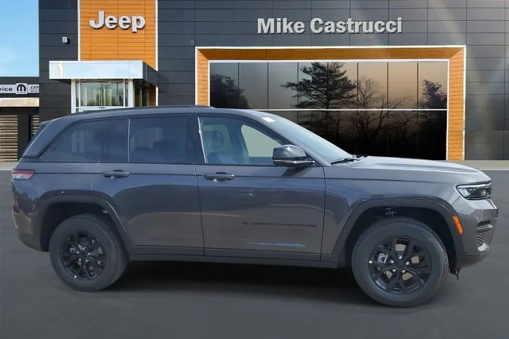 2025 Jeep Grand Cherokee Altitude photo 1