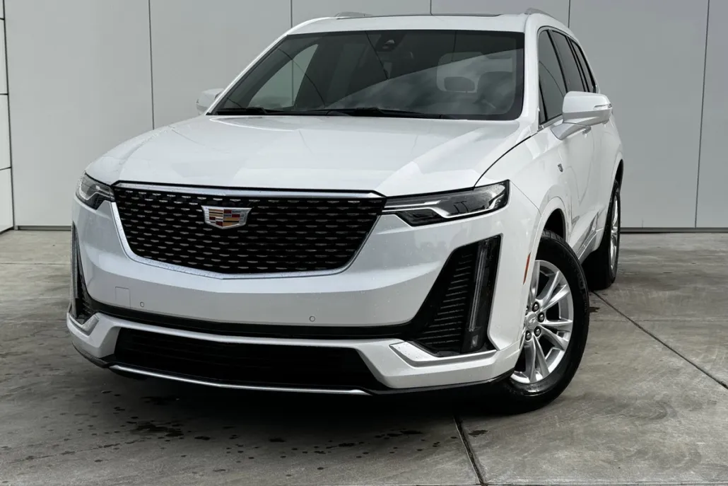 2025 Cadillac XT6 Luxury photo 1
