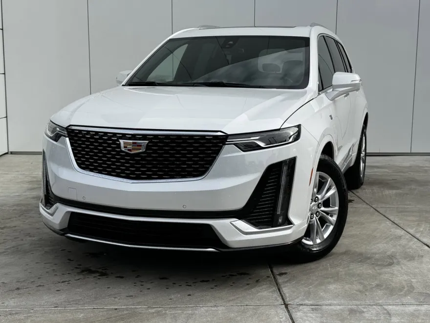 2025 Cadillac XT6 Luxury photo 1
