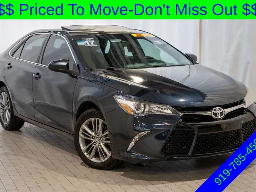 2017 Toyota Camry LE photo 1