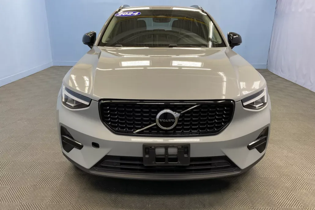 2024 Volvo XC40 Core photo 1