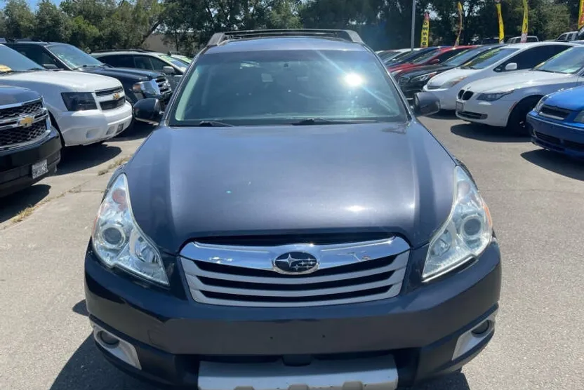 2010 Subaru Outback 3.6R Limited photo 1
