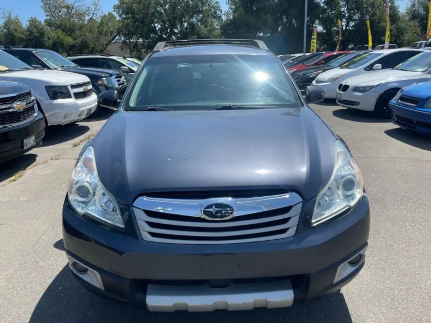 2010 Subaru Outback 3.6R Limited photo 1