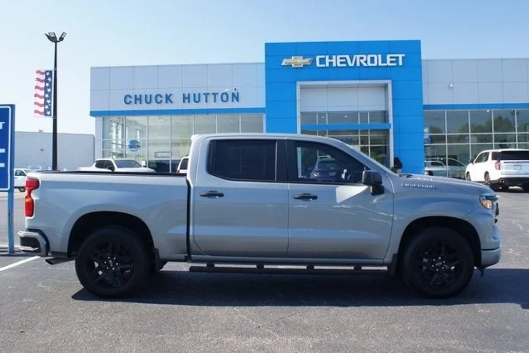 2025 Chevrolet Silverado 1500 Custom photo 1