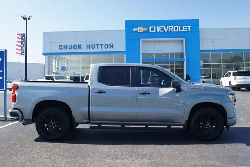2025 Chevrolet Silverado 1500 Custom photo 1