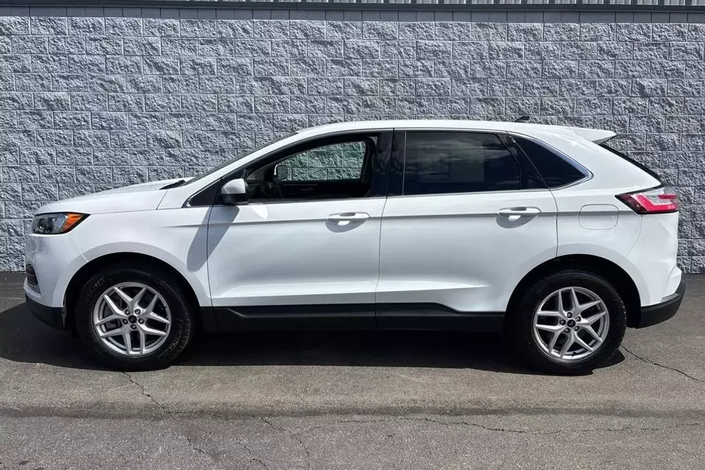 2024 Ford Edge SEL photo 1