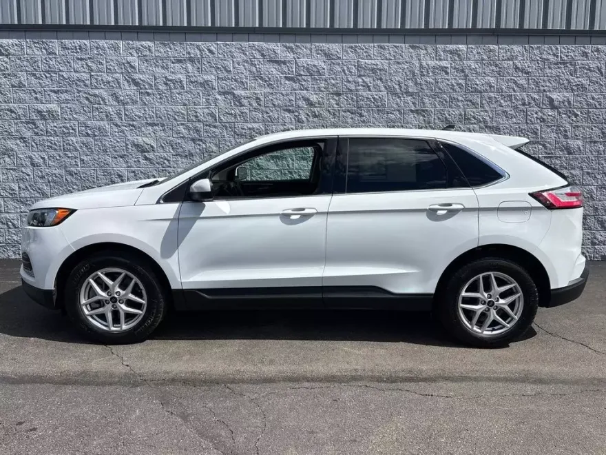 2024 Ford Edge SEL photo 1