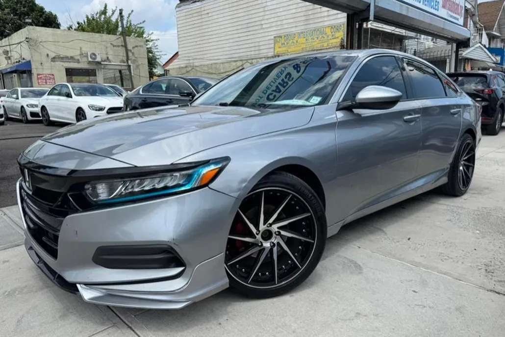 2019 Honda Accord LX 1.5T photo 1