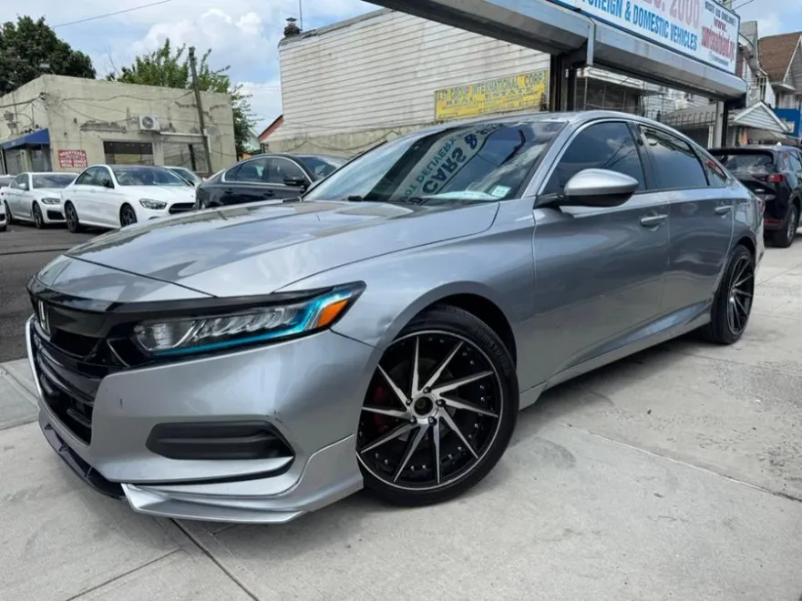 2019 Honda Accord LX 1.5T photo 1
