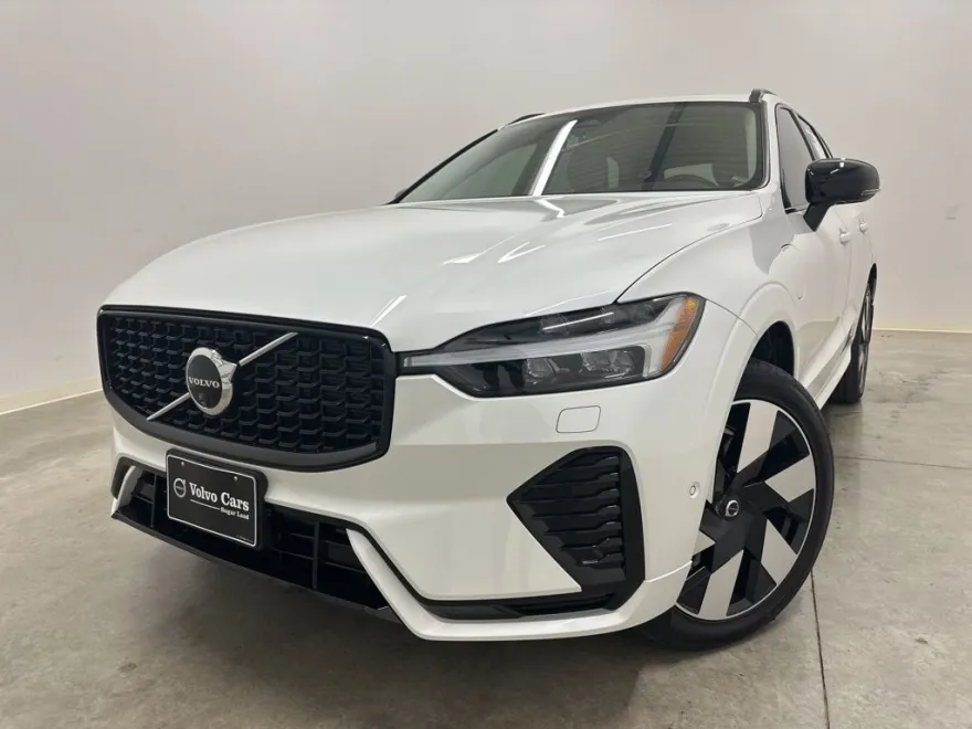 2025 Volvo XC60 T8 Plus photo 1