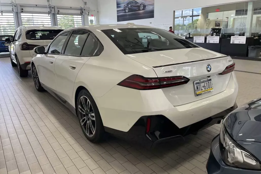 2025 Bmw 530i photo 1