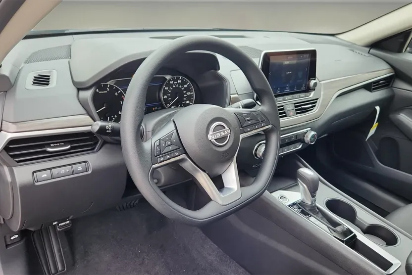 2025 Nissan Altima 2.5 SV photo 1