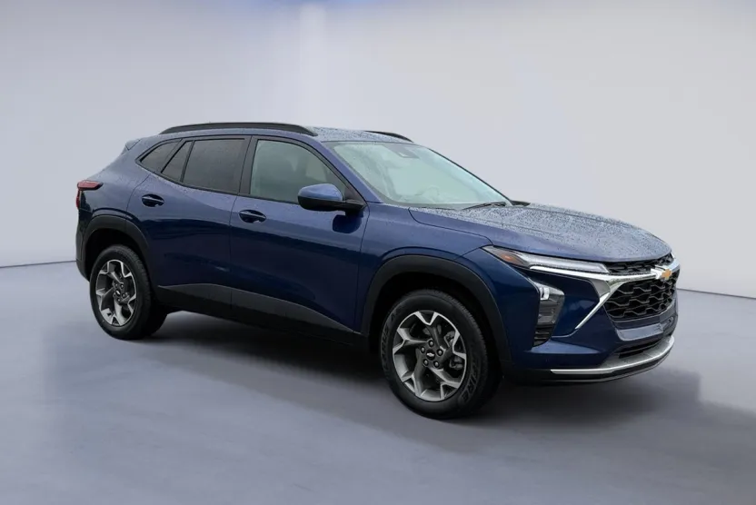 2024 Chevrolet Trax LT photo 1