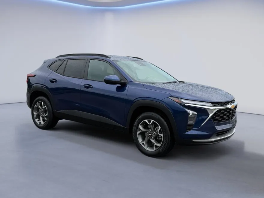 2024 Chevrolet Trax LT photo 1