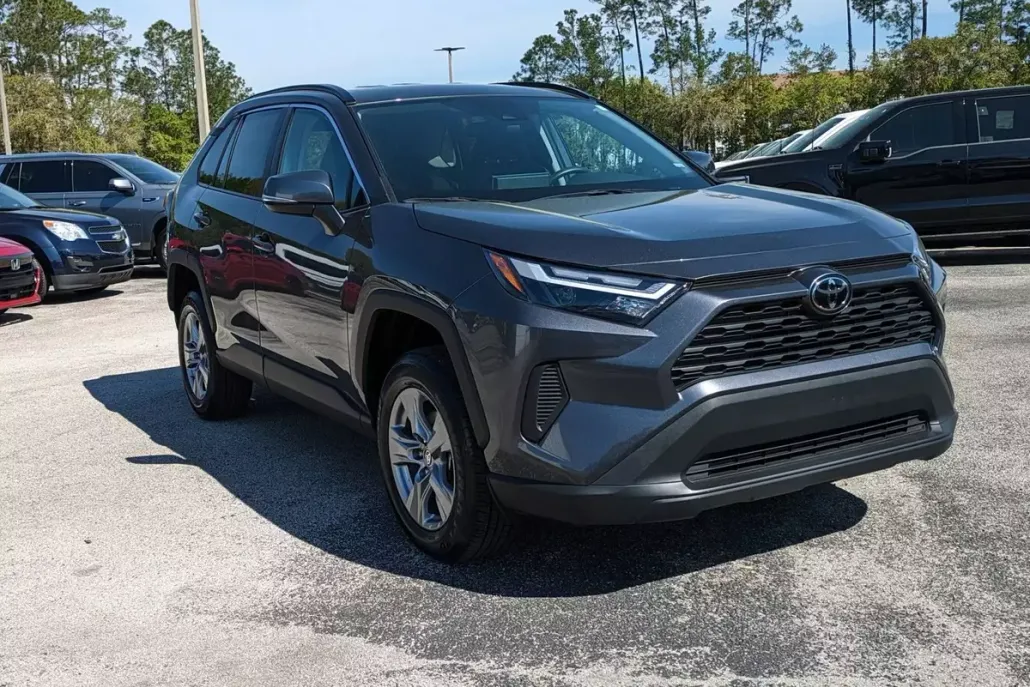 2024 Toyota RAV4 XLE photo 1