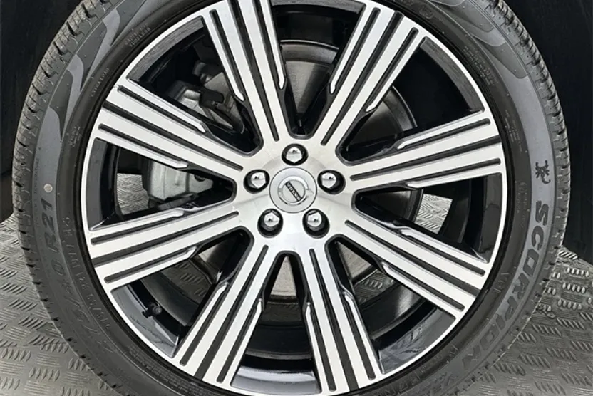 2025 Volvo XC90 AWD photo 1