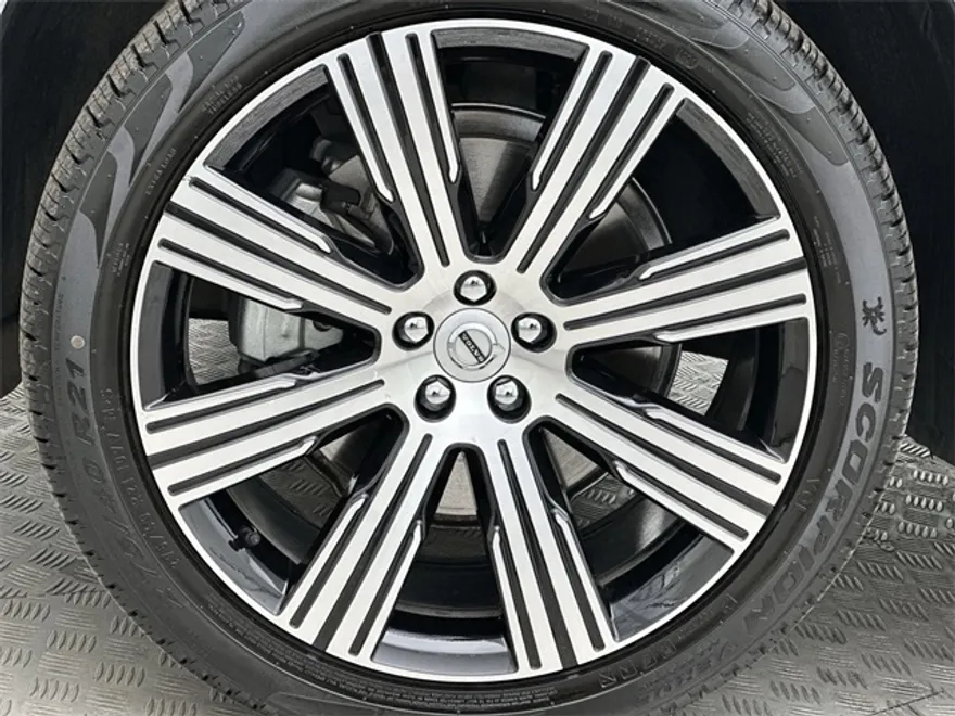 2025 Volvo XC90 AWD photo 1