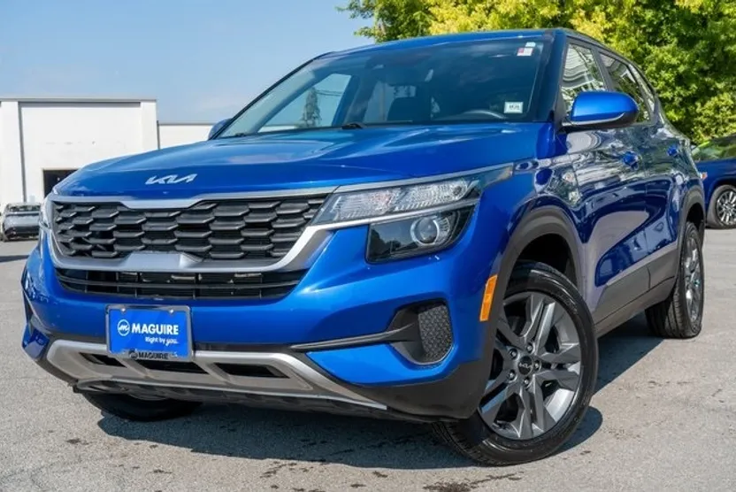 2023 Kia Seltos LX photo 1