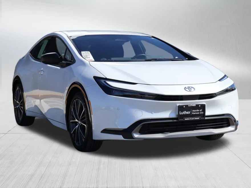 2024 Toyota Prius LE photo 1