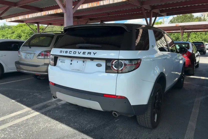 2015 Land Rover Discovery Sport HSE LUX photo 1