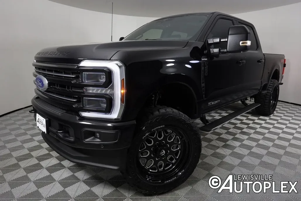 2025 Ford F-250 Platinum photo 1