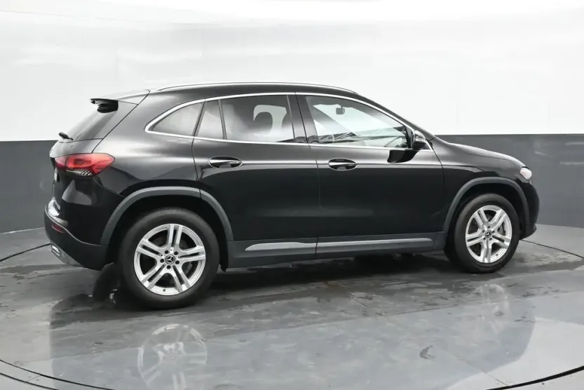 2023 Mercedes Benz GLA 250 photo 1