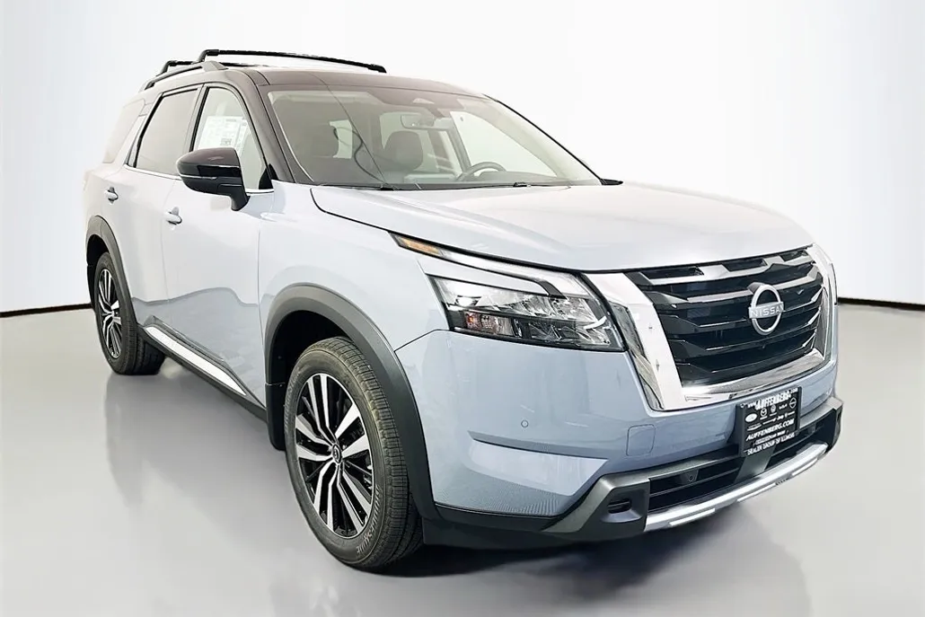 2025 Nissan Pathfinder Platinum photo 1