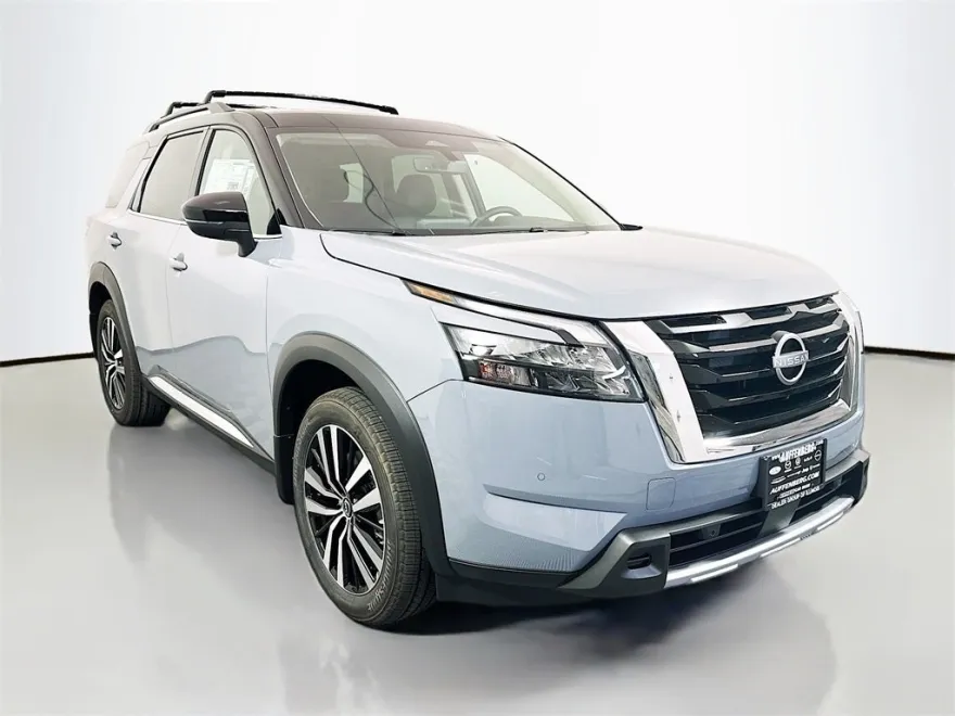 2025 Nissan Pathfinder Platinum photo 1