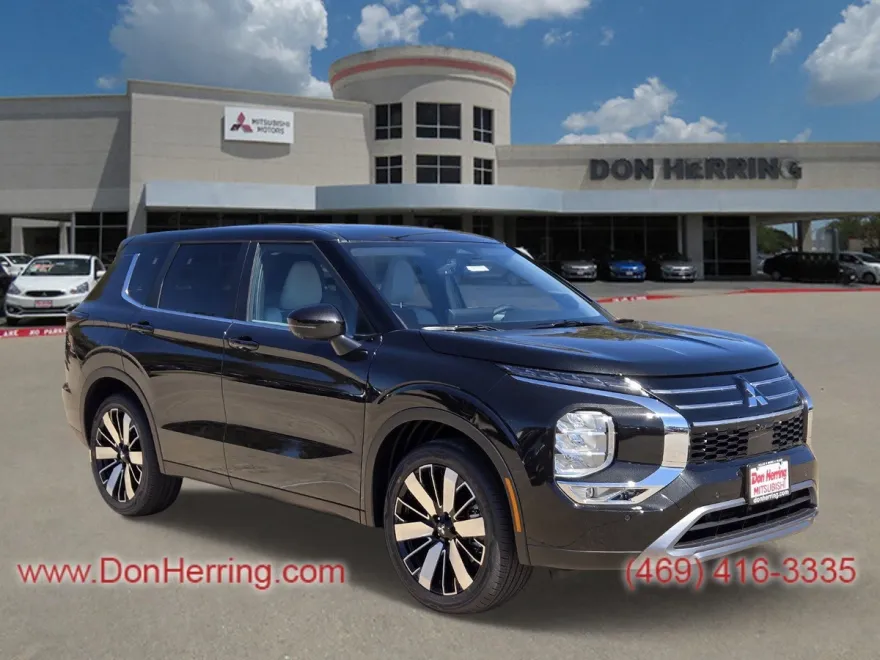 2025 Mitsubishi Outlander SE photo 1
